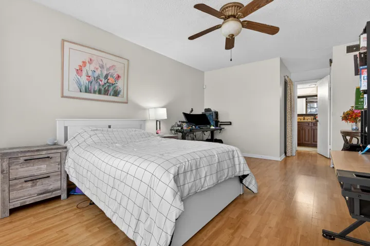 Main bedroom with walk in closet