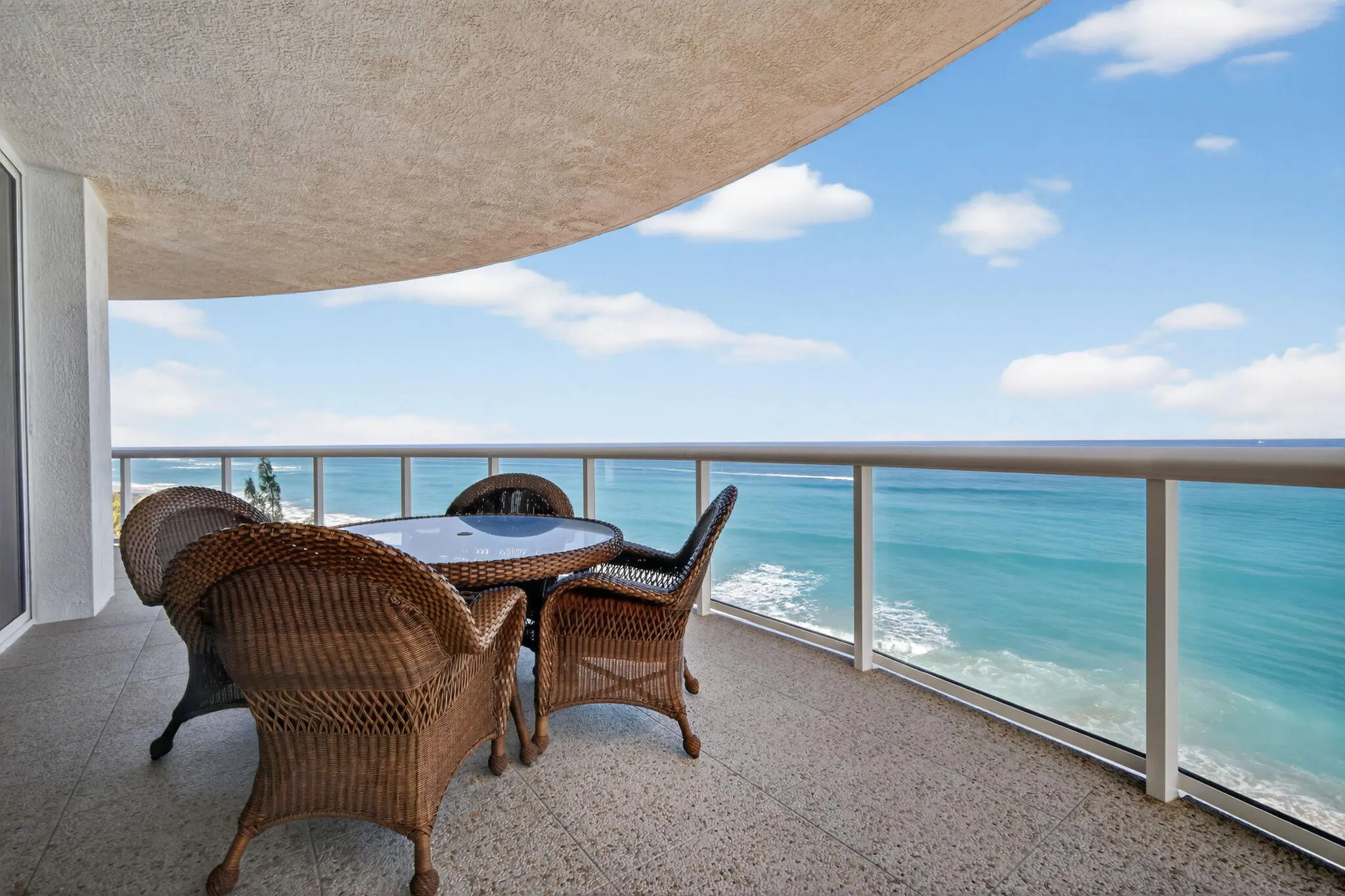 Balcony with Porcelin tile