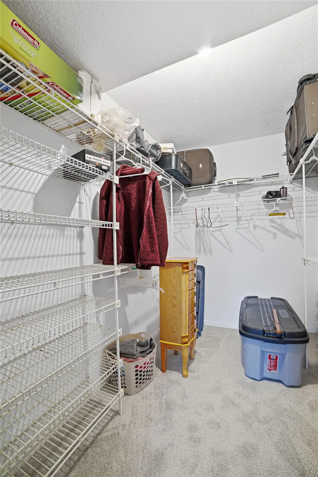 MASTER BEDROOM WALK-IN CLOSET
