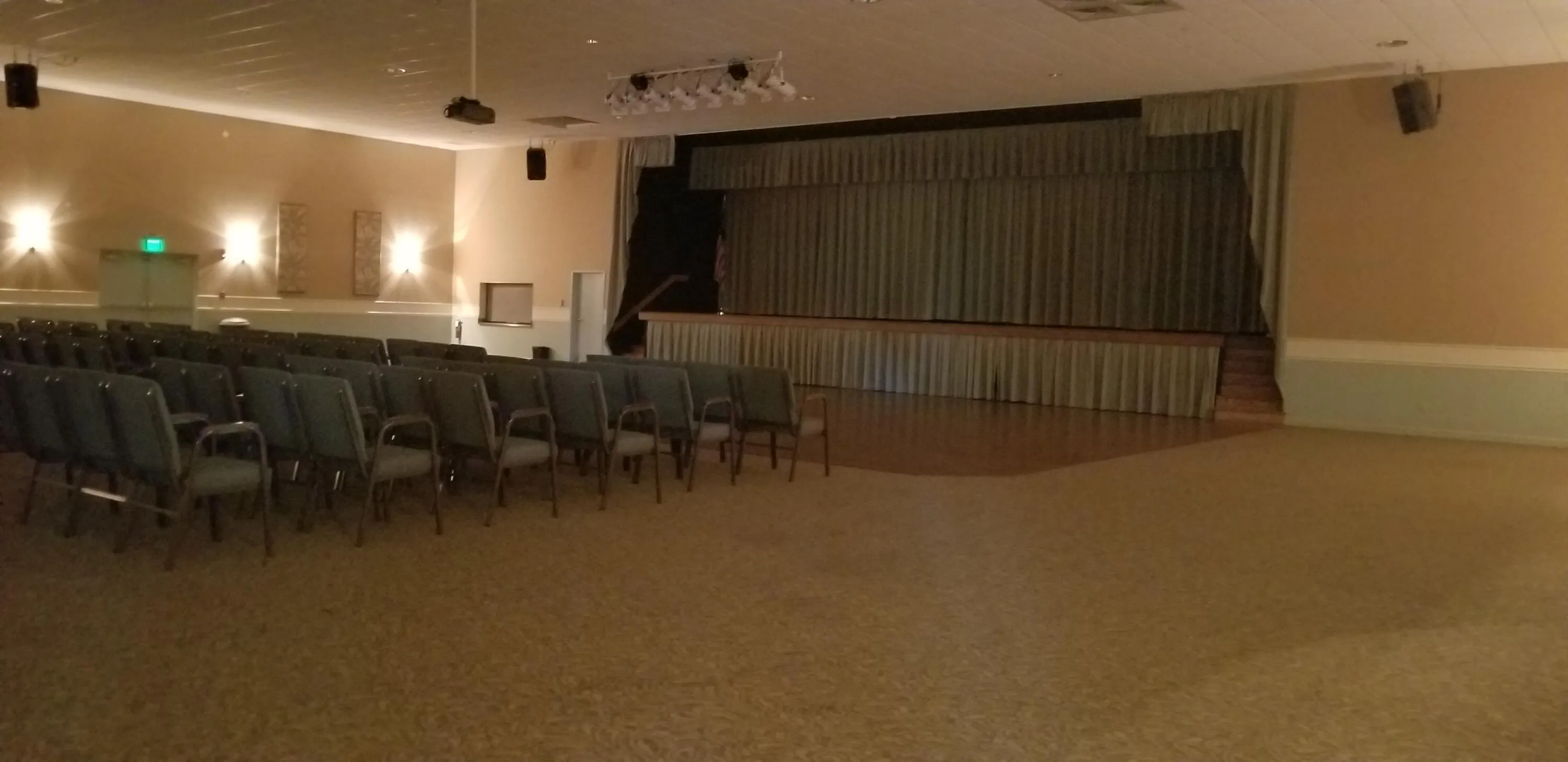 Theater enterainment