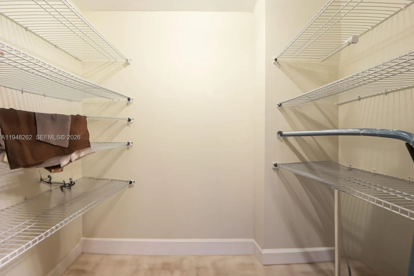 master bedroom Walkin closet