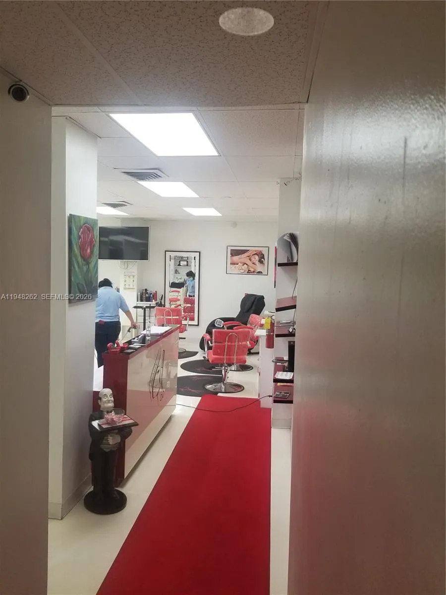 BEAUTY SALON ON SITE