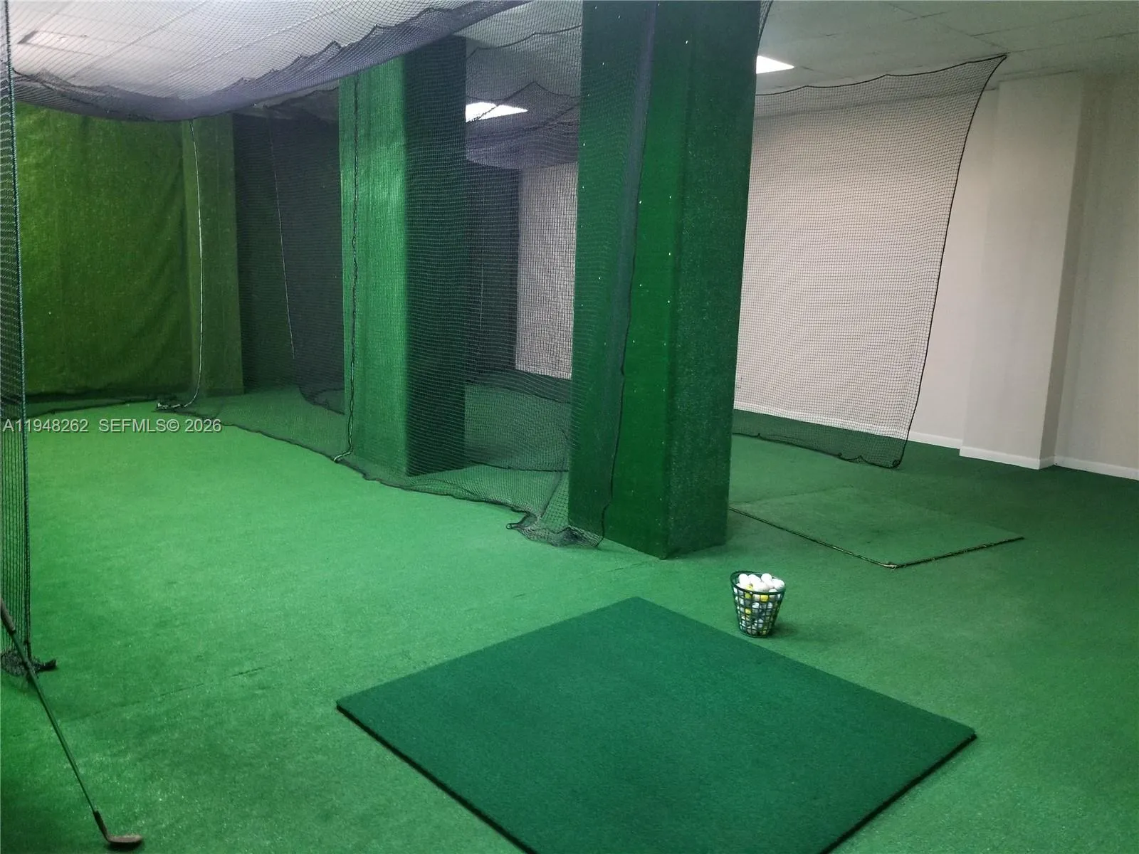 GOLF DRIVING SWING RANGE