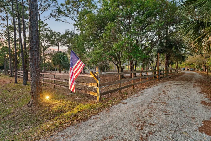 025-6705SWGatorTrail-PalmCity-SMALL
