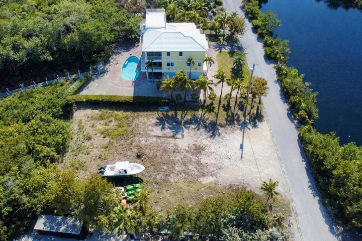 61-HOUSE WITH EXTRA 15600 SQFT LOT INCLU
