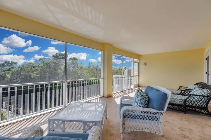 28-SCREENED IN PORCH OFF PRIMARY SUITE