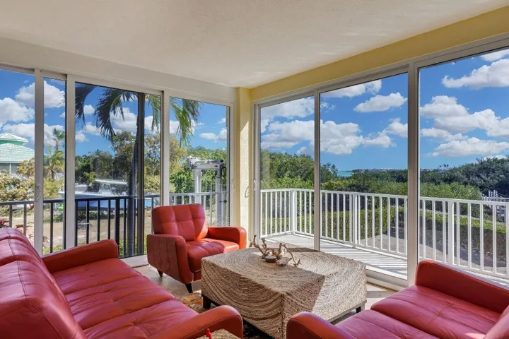 9-ENCLOSED WATERSIDE PORCH