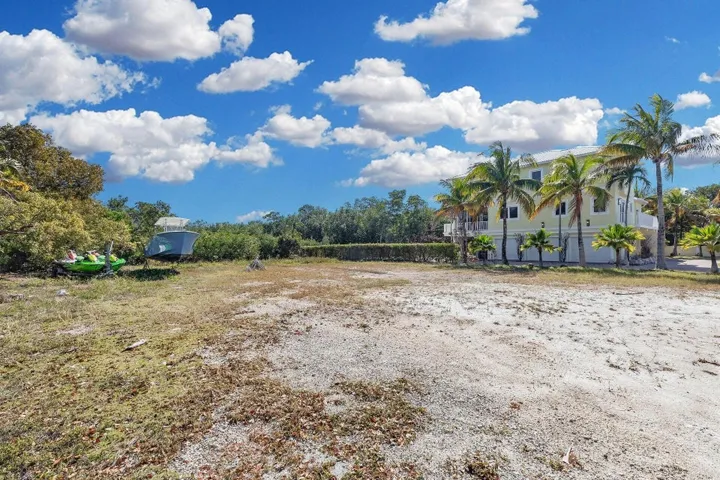44-ADJACENT LOT WITH TRANSFERRABLE BUILD