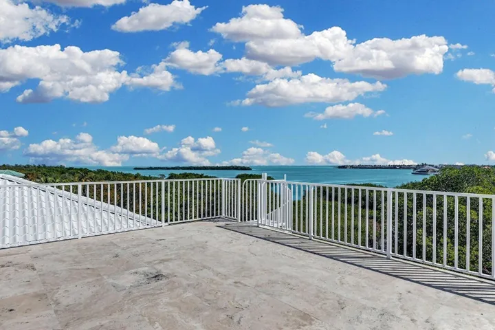 4-360 WATERFRONT VIEWS FROM THE OBSERVAT