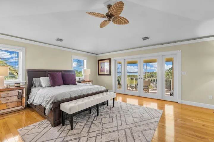 26-PRIMARY SUITE LEADS TO PRIVATE ENCLOS
