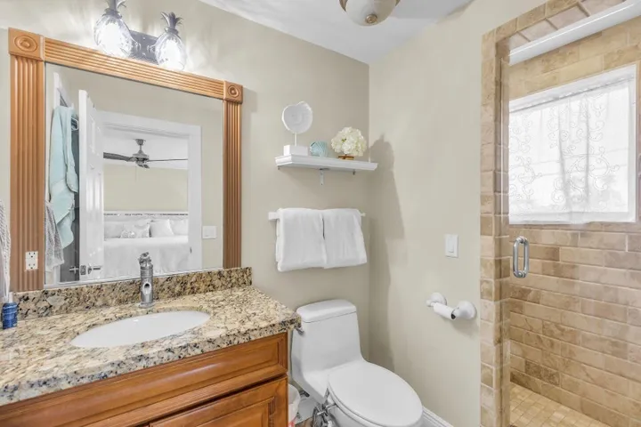 42-BEDROOM FEATURES FULL CUSTOM FULL BAT
