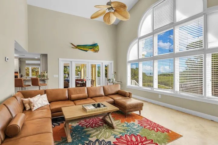 8-GREAT ROOM OFFERS ACCESS TO SPACIOUS