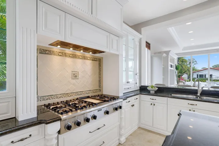501 Golden Harbour Dr - 20.jpg-SMALL