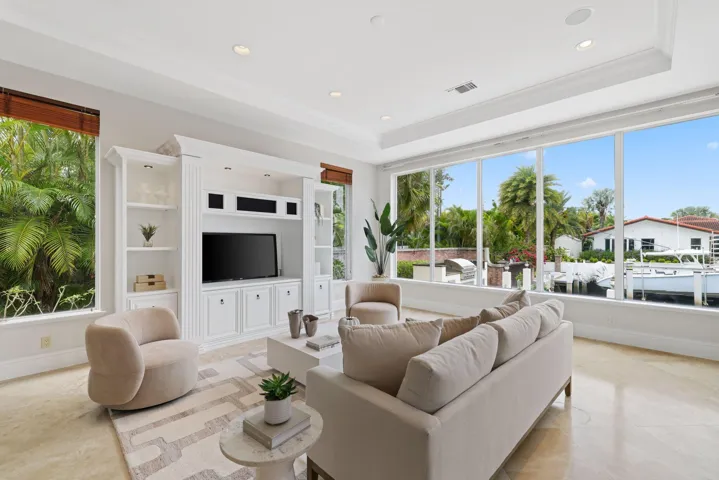 501 Golden Harbour Dr - 11.jpg-SMALL