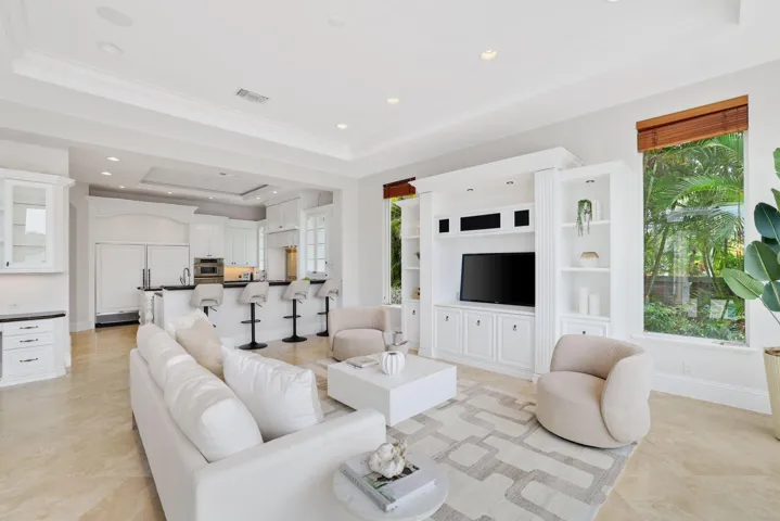 501 Golden Harbour Dr - 14.jpg-SMALL