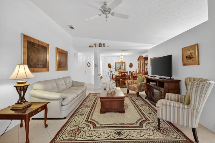 LIVINGROOM 2