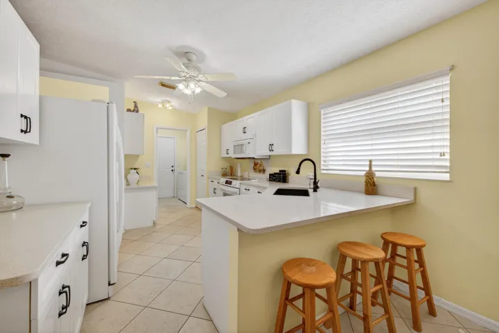 KITCHEN ISLAND