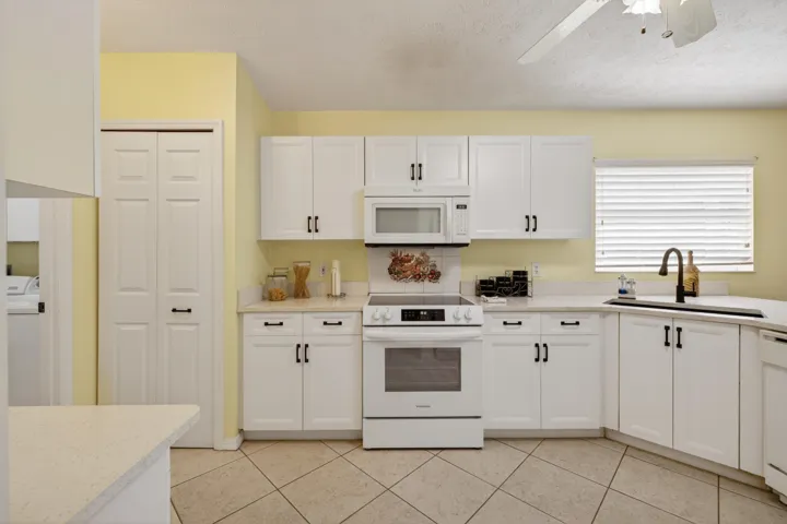 KITCHEN PIC 2