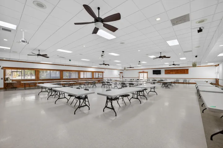 CLUBHOUSE (5)