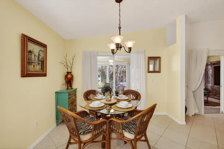 KITCHEN BREAKFAST NOOK 2