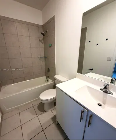 suite bath secondary room