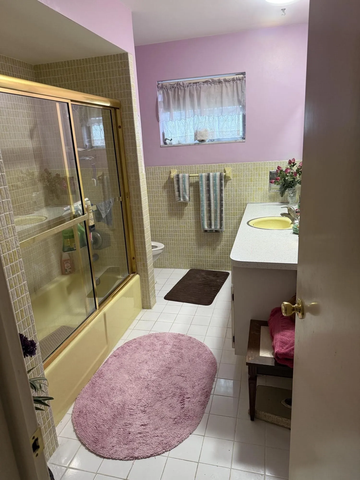 SECOND FULL BATHROOM