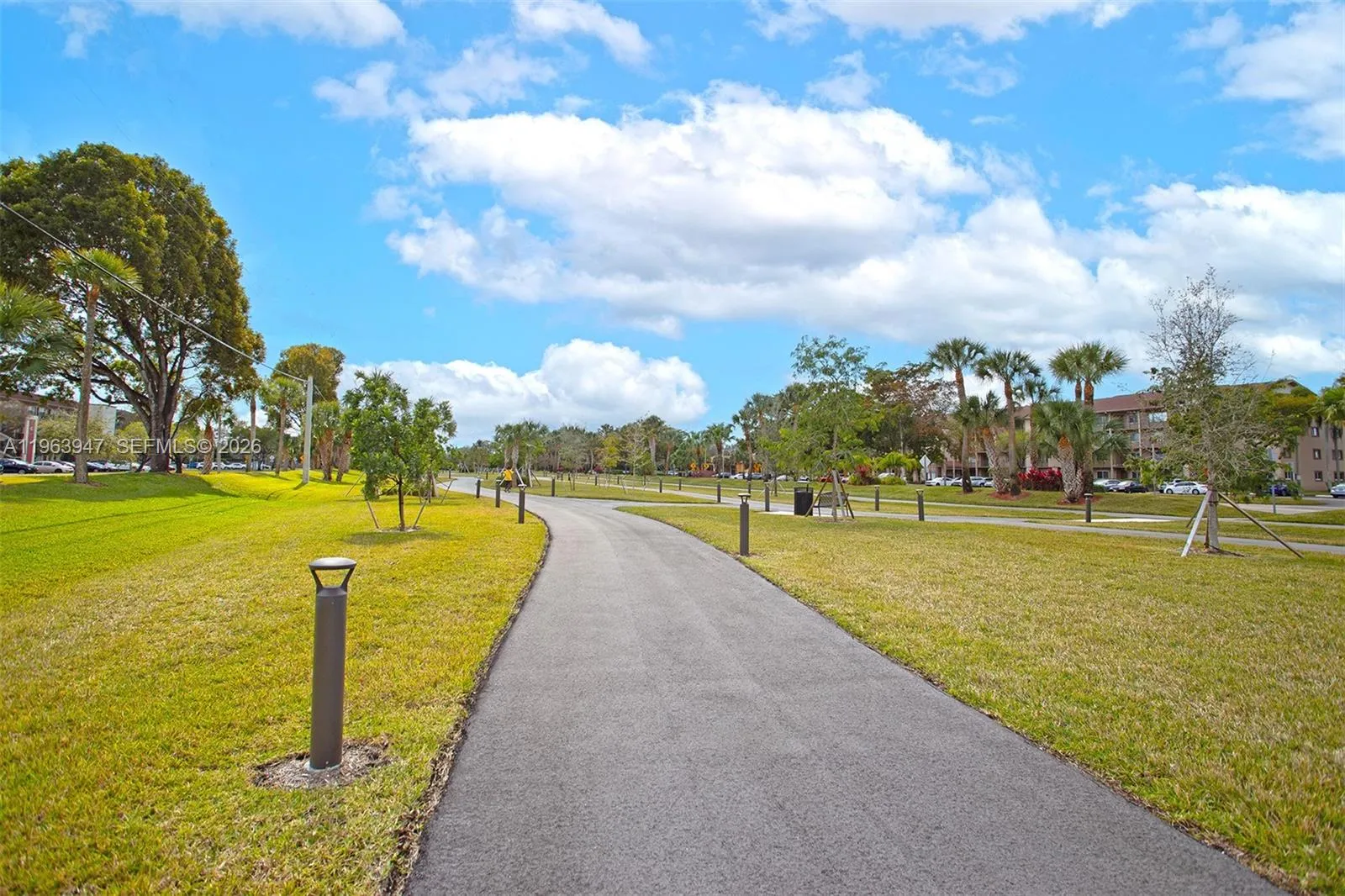 LARGE LIGHTED WALK PATH