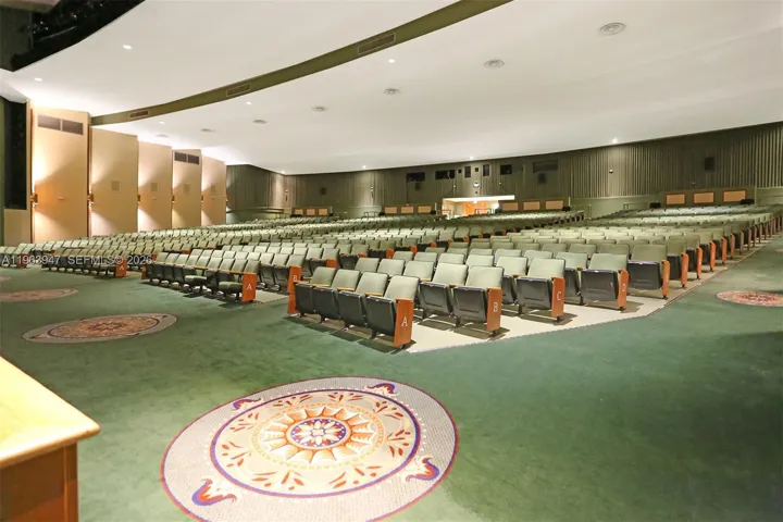 HUGE THEATRE FOR BROADWAY SHOWS