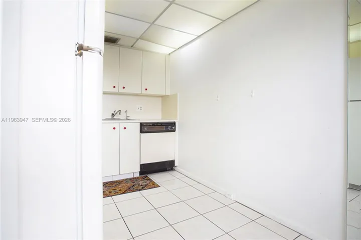 EAT-IN KITCHEN AREA