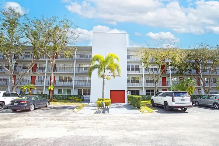 IVANHOE WEST ONEELEVATOR ENTRANCE