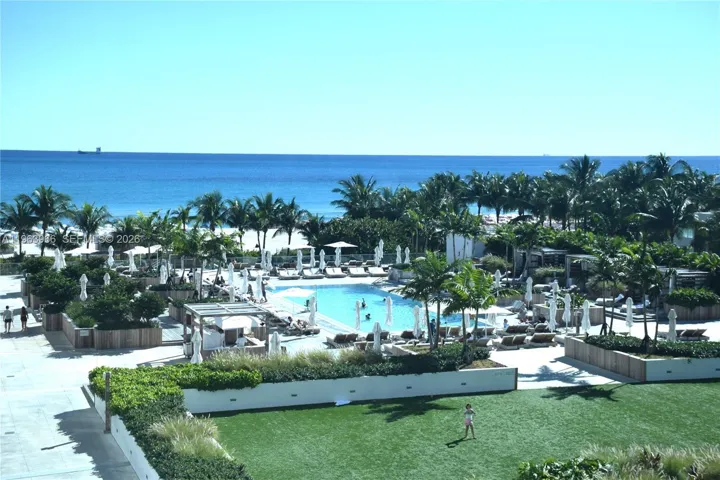 Direct ocean view from unit