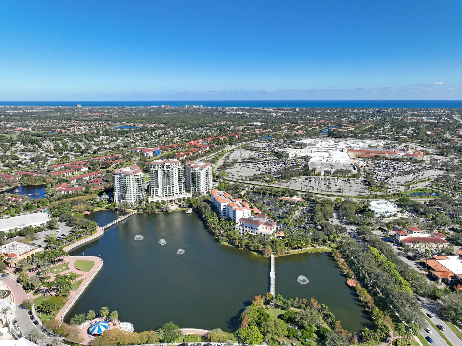 Walking distance to the recently remodeled Downtown Palm Beach Gardens lifestyle center with Whole Foods, Lifetime Fitness, CMX theater, many restaurants, shops as well as adjacent to the upscale Gardens Mall