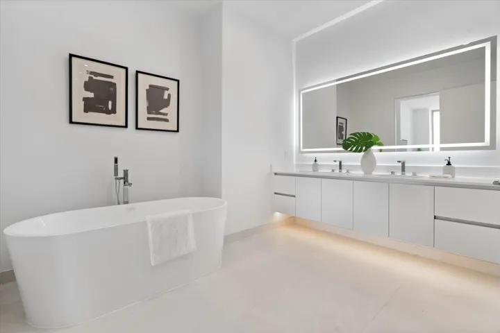 17-220 Lake Shore Drive #2305 Lake Park,