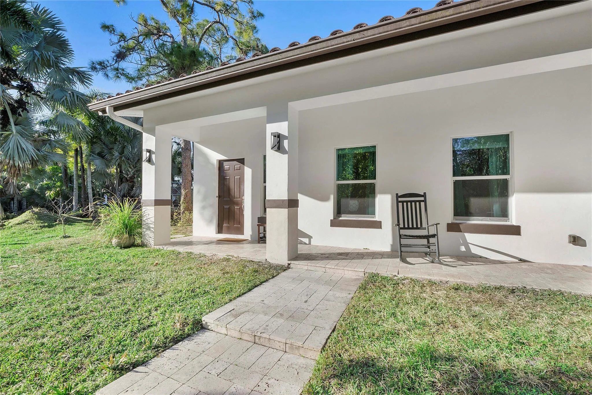This is the 2nd attached identical cottage 2/2 guest house, Both cottages were built and added to the property in 2019, Great for family or guests or Mother in law suite or Nanny or House & grounds keeper,or you can AIRB@b