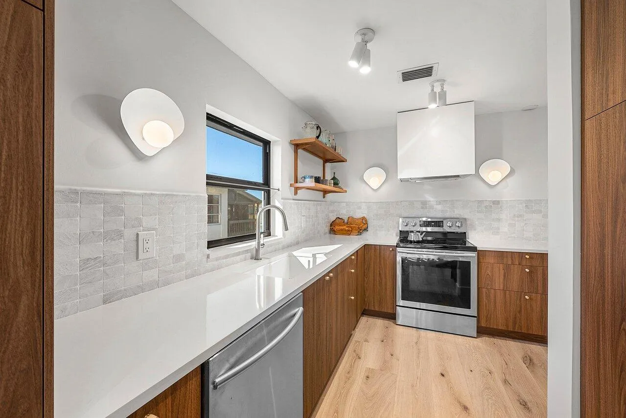 Updated kitchen with SS appliances.