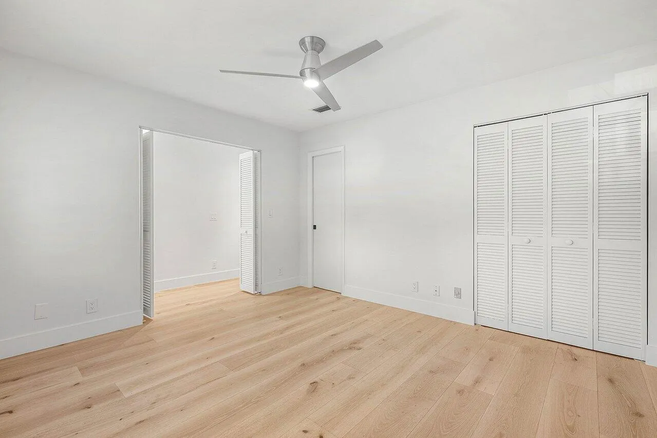 Guest bedroom.
