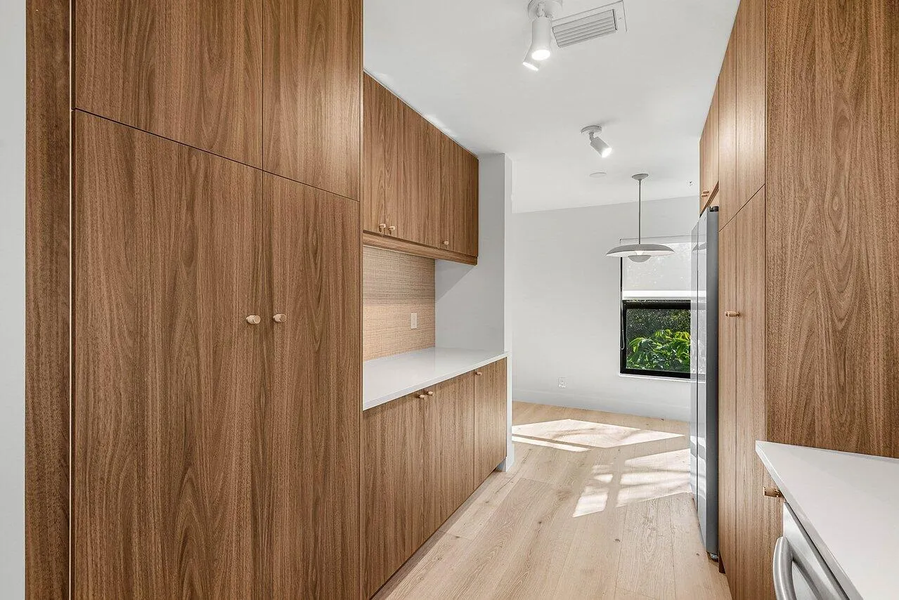 Gorgeous cabinetry.