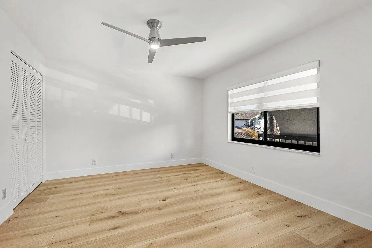 Guest bedroom.