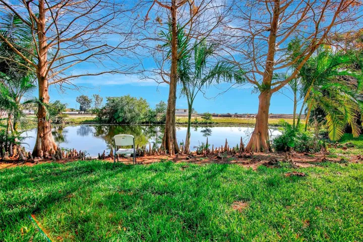 Relaxing private pond at middle lot