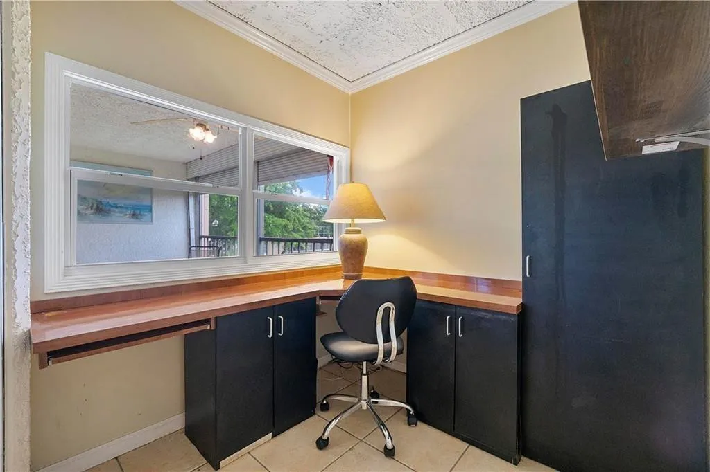 Separate office overlooking the lake--WORK FROM HOME!