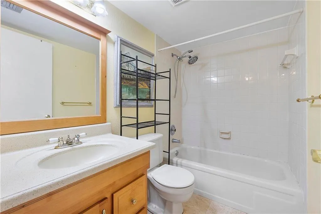 Guest bath with newer fixtures