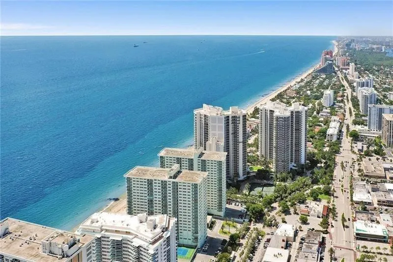 The two towers in the middle: Southpoint 3400 and 3410 Galt Ocean Drive.