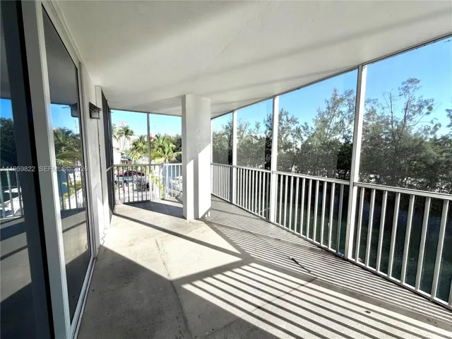 CORNER UNIT