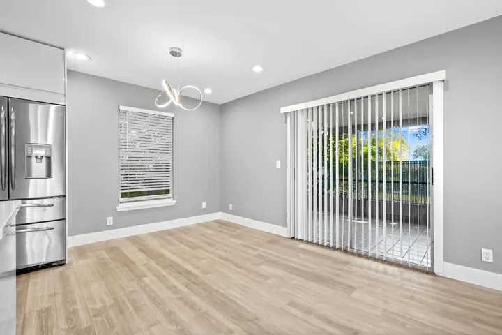 11 Dining Room 01