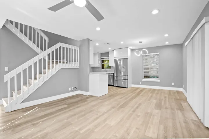 06 Living Room 02