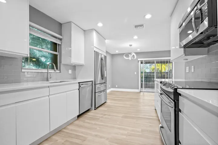 12 Dining Room 02