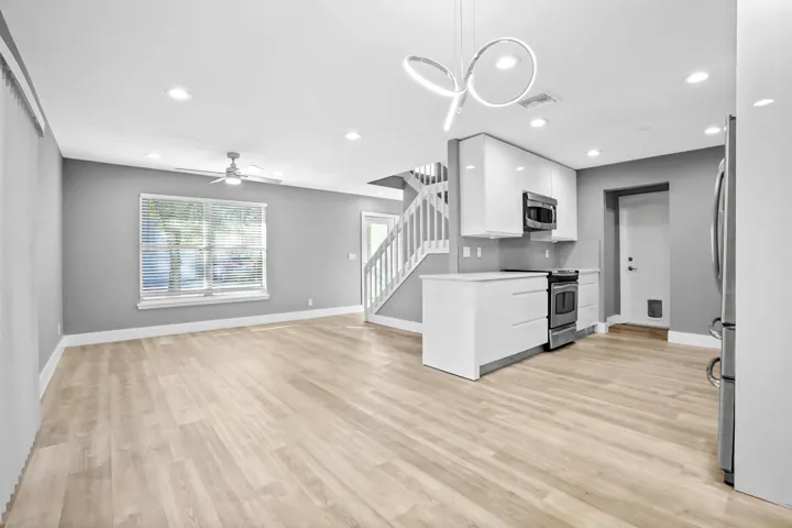 05 Living Room 01