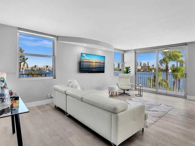 Corner unit - views from EVERY​​‌​​​​‌​​‌‌​‌‌​​​‌‌​‌​‌​‌​​​‌​​ window!