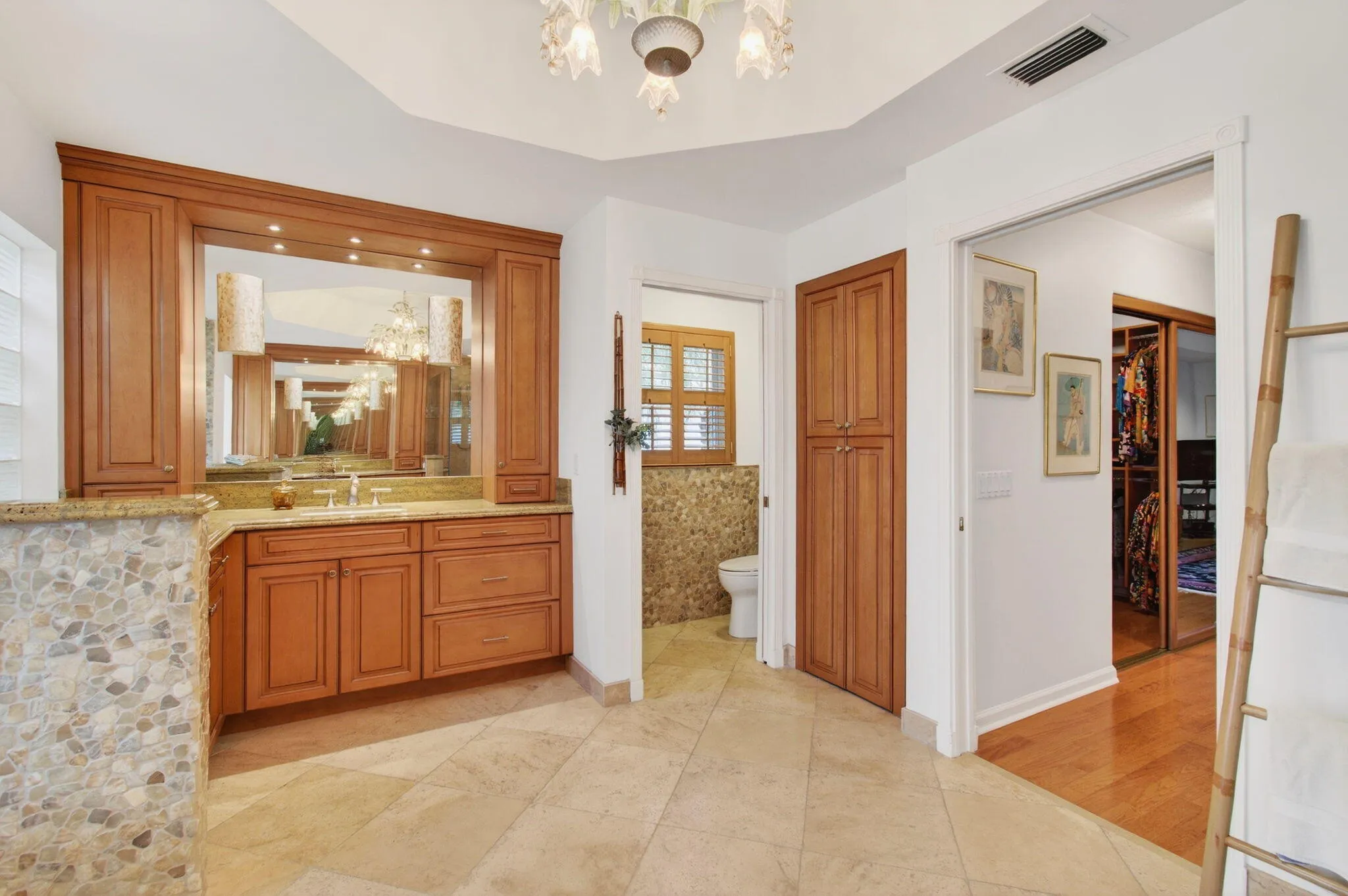A private commode closet and a linen closet are to the right of entry
