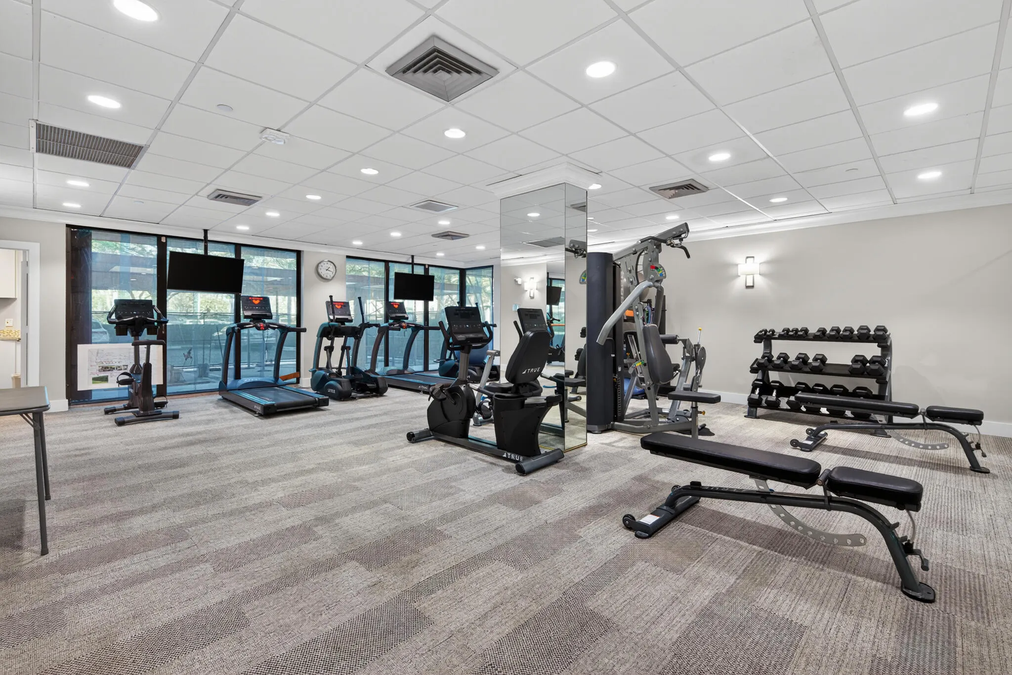 FITNESS ROOM